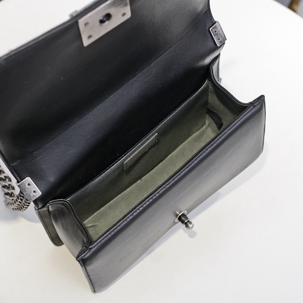 シャネルバッグ着用イメージ